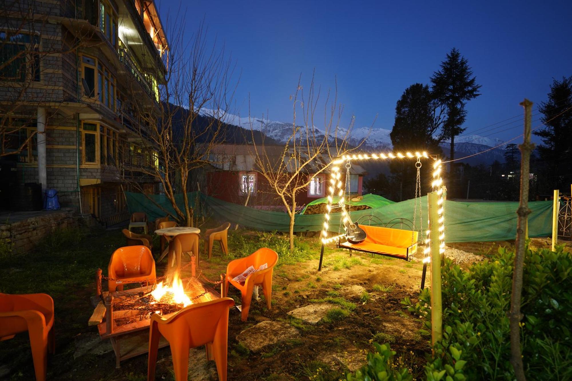 Woods Villa Cottage, Manali Экстерьер фото