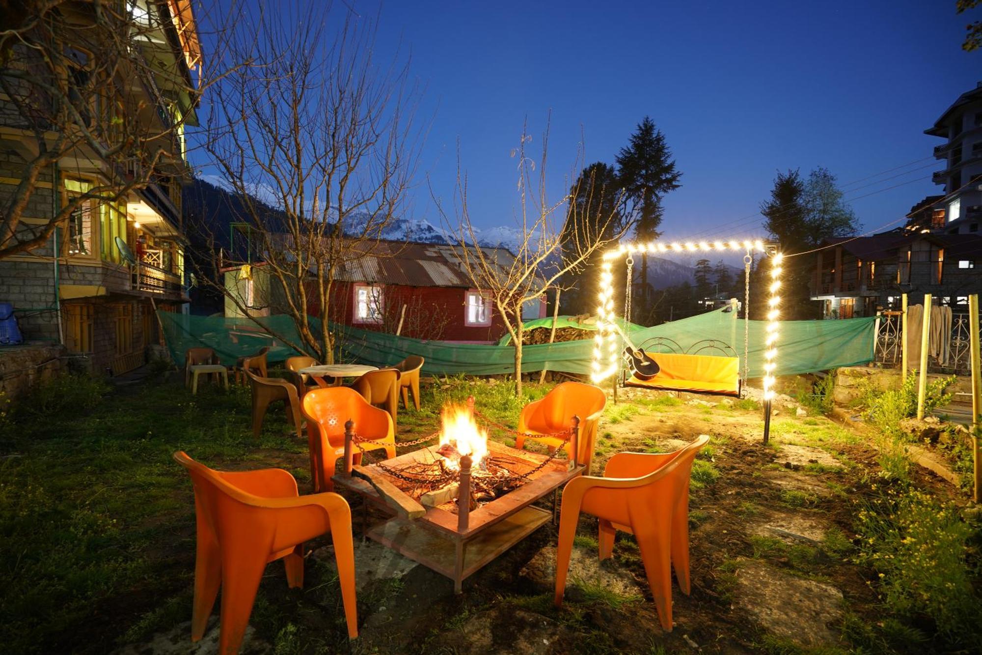 Woods Villa Cottage, Manali Экстерьер фото