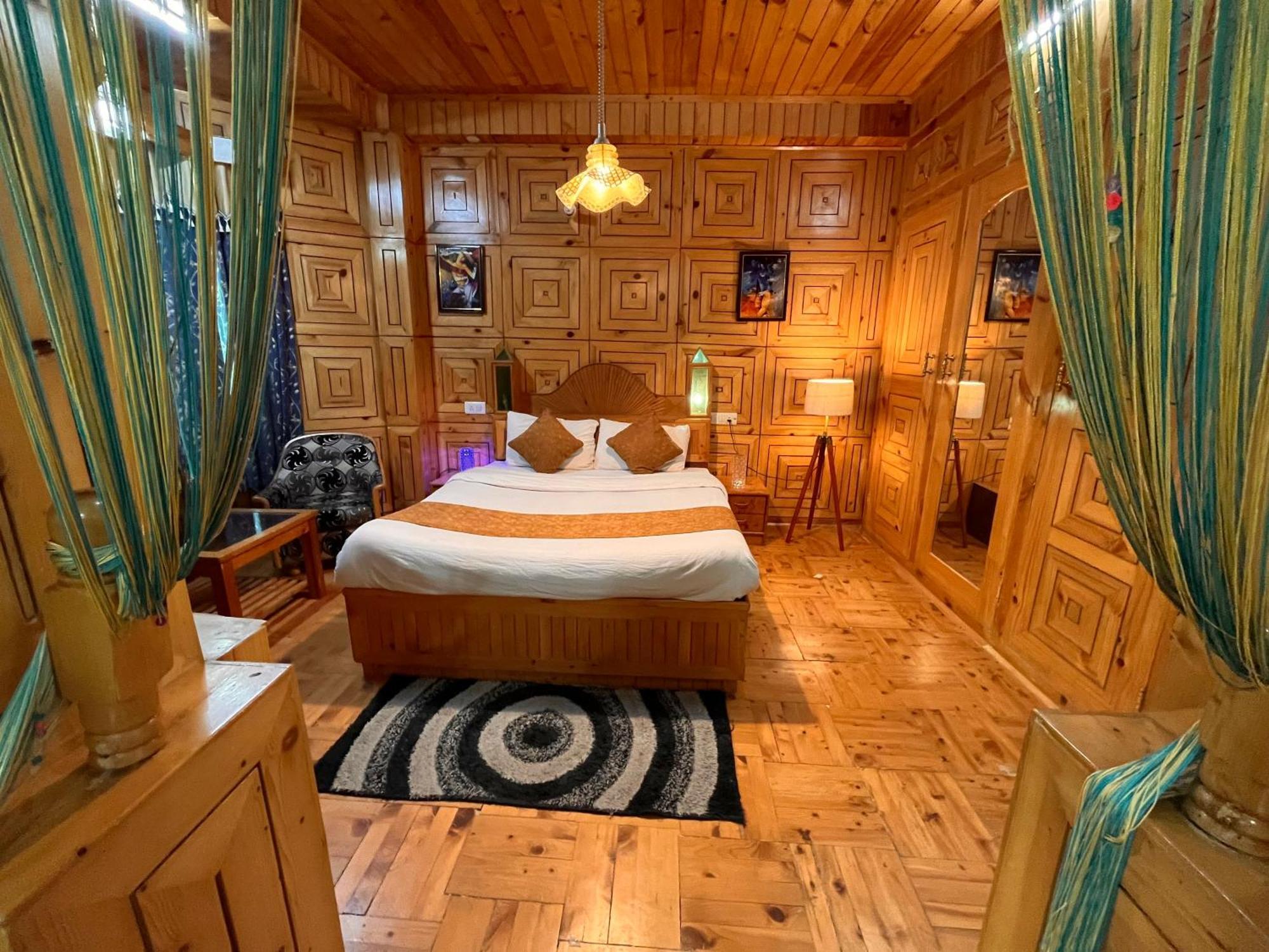 Woods Villa Cottage, Manali Экстерьер фото